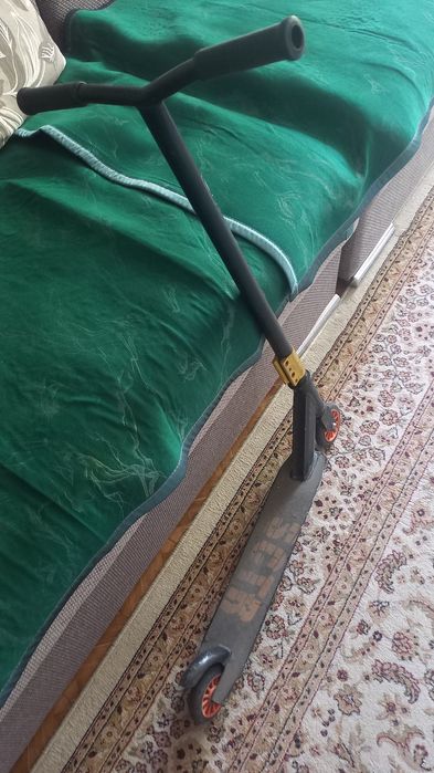 Самокат    чёрный