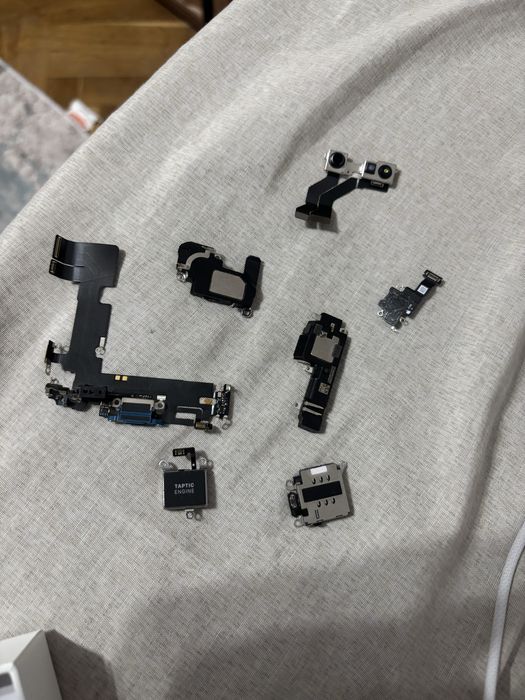 Части за iphone 13