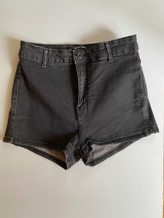 Черни къси панталонки Bershka