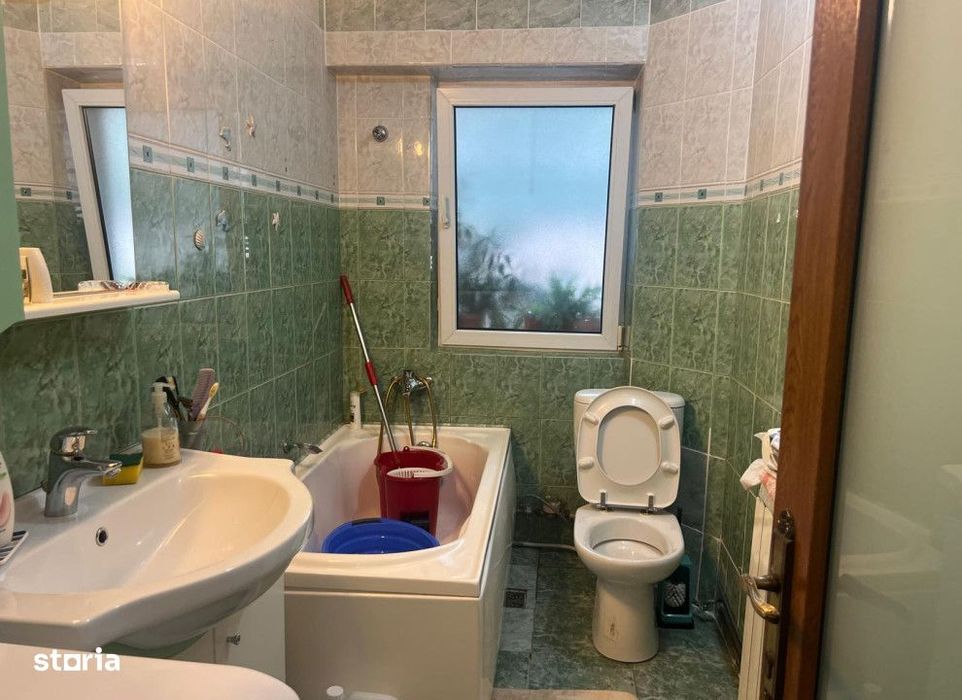 Apartament 3 camere Podul de Fier , 70 metri, etaj 1 Cod:163220