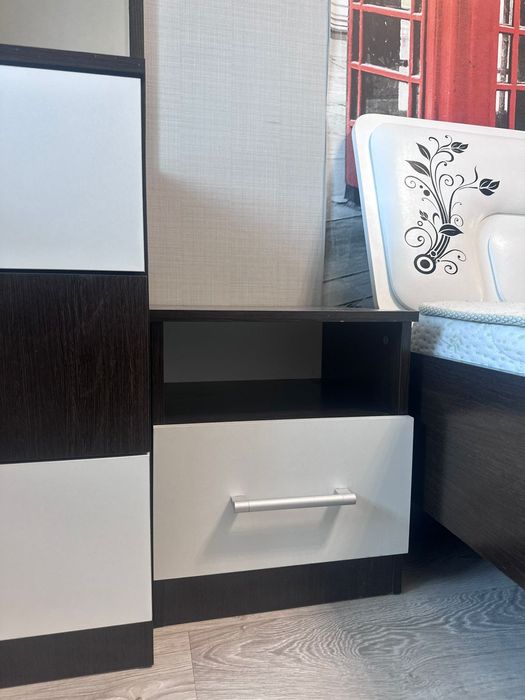 Продам спальный гарнитур