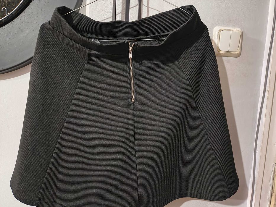 Черна къса пола H&M Divided