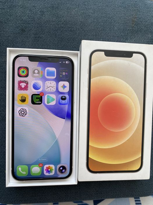 Продам iPhone 12.