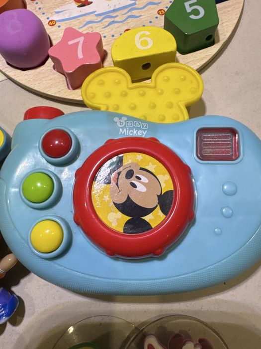 Игрушки малышу развивающие