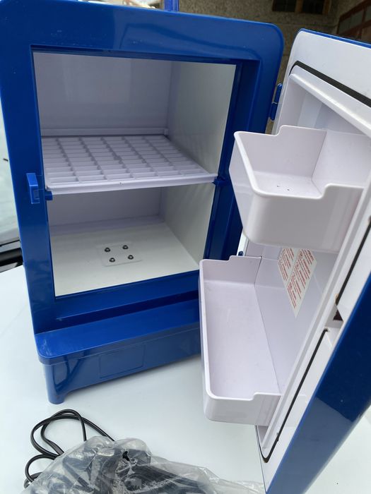 Мини хладилник за автомобил.