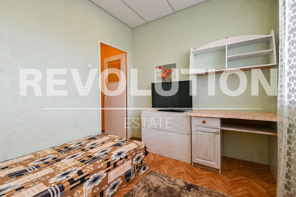 Двустаен апартамент в ж.к. Люлин 6.