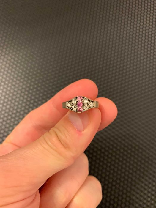 Inel de argint cu pietricele roz