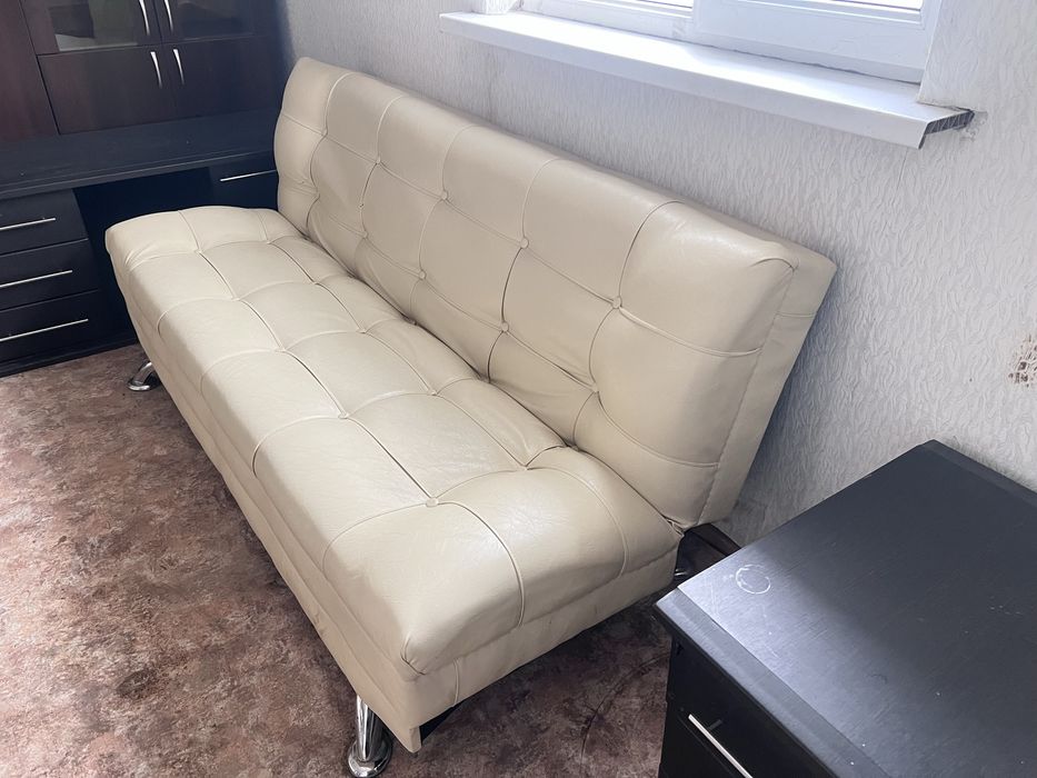 Диван для офиса. Кожаный диван