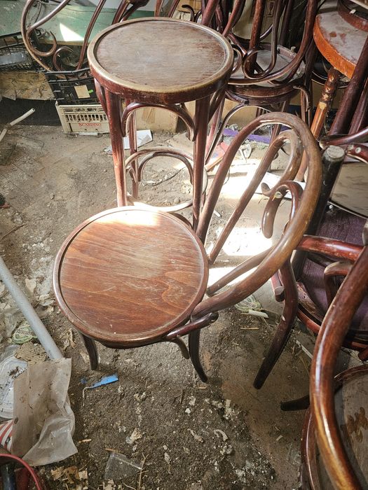 vand mobilier din lemn masiv
