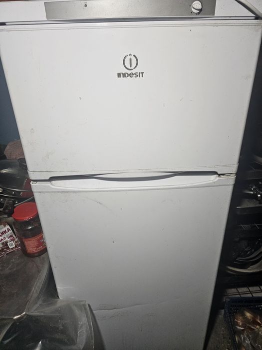 Продам холодильник indesit