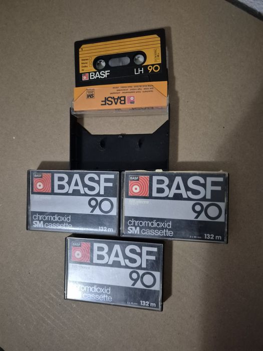 Vând Lot 4 casete audio originale Basf chromdioxid de 90 minute muzica mixta