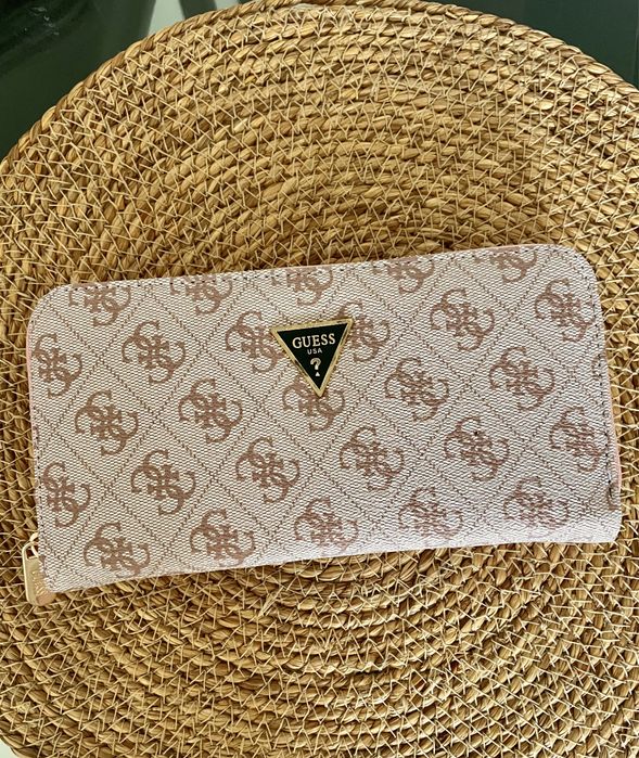 Дамско портмоне Guess