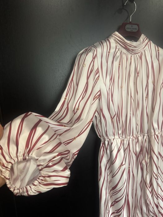 Elizabetha Franchi рокля подходяща за прознични поводи