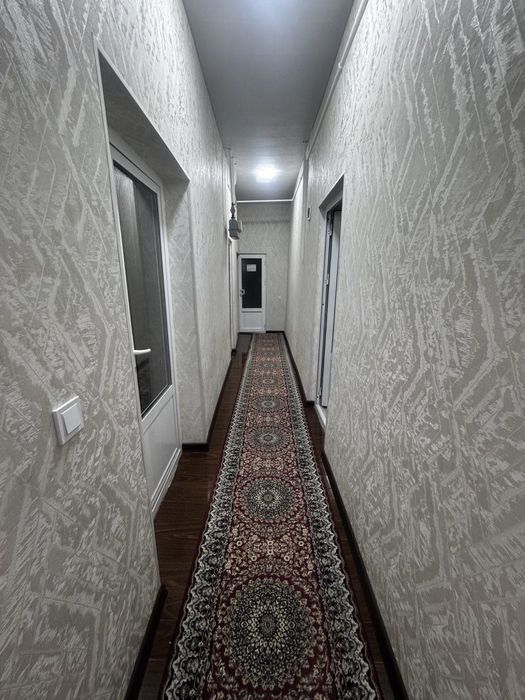 Hovli arendaga beriladi.
