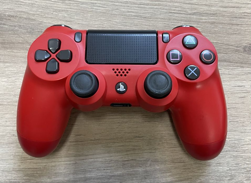 Playstation 4 PRO/PS4 PRO - 1TВ с два джойстика