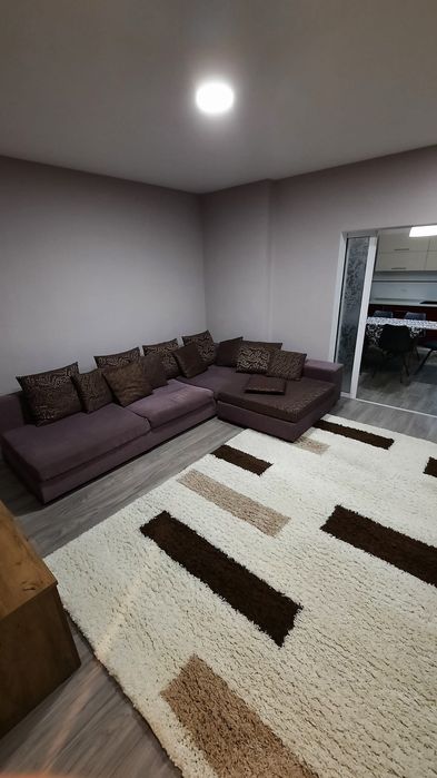 Proprietar inchiriez apartament la casă