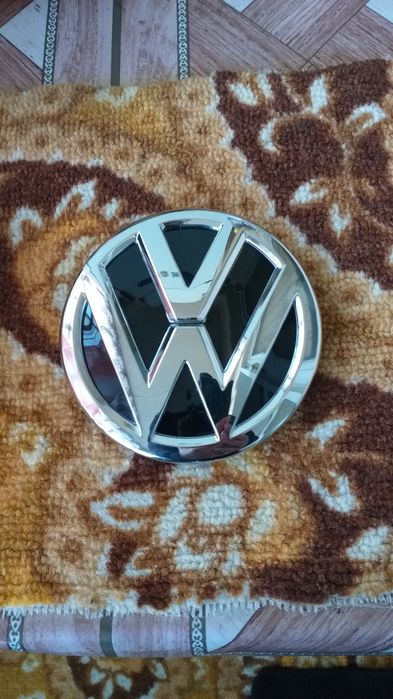 Емблема плътна за фолксваген пасат осем 13.8см и др.Имам и 15см такава