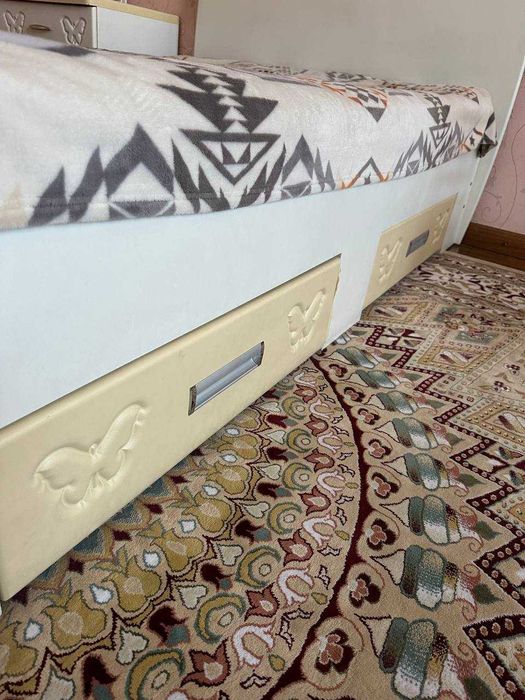 Спальный гарнитур для девочки.