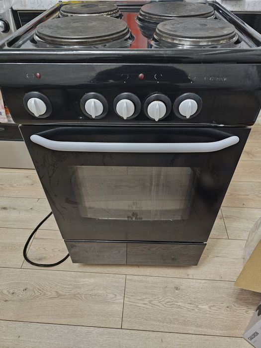 Продаётся шкаф и электроплита