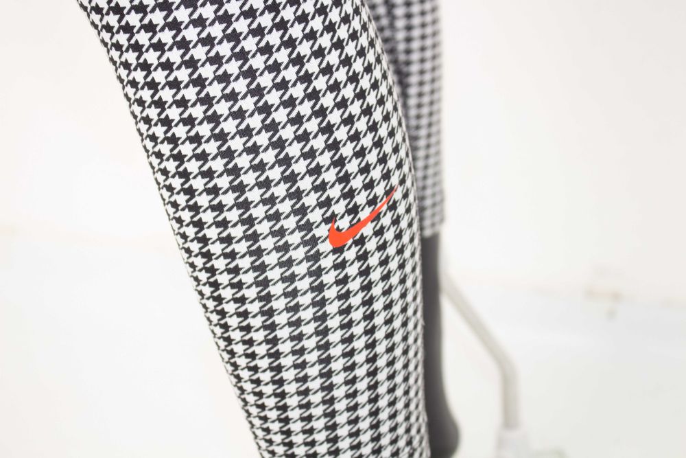 Nike Dri Fit оригинален дамски клин висока талия черно и бяло пепит S