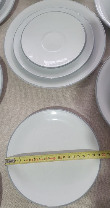 Vând set veselă 21 piese.