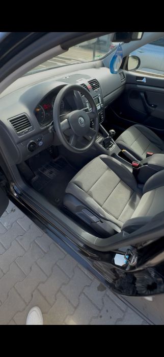 Vand Volkswagen Golf 5 in stare buna motor 1.6