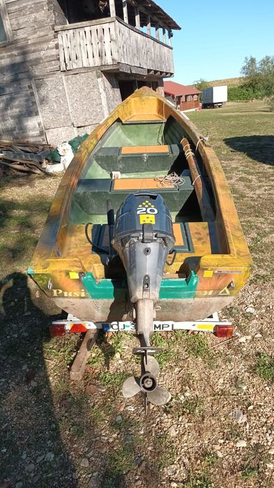 Barcă Lotus major cu motor yamaha 20 CP