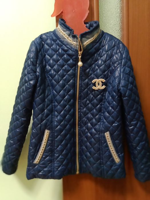 Продам курточку на девочку