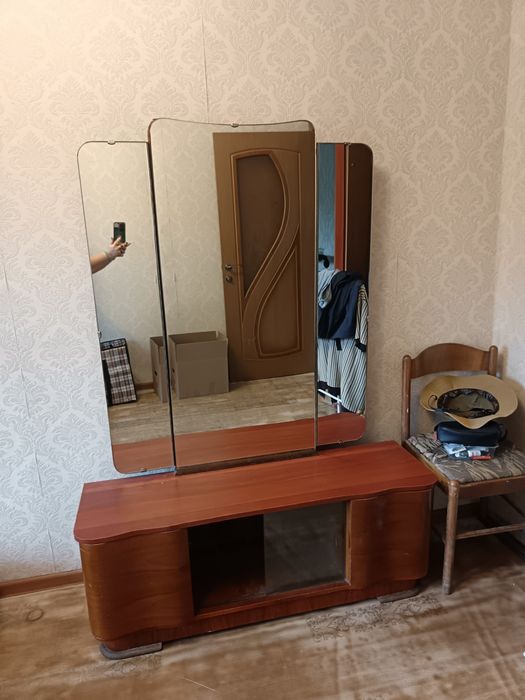 Продам не дорого трюмо и тумбачку.