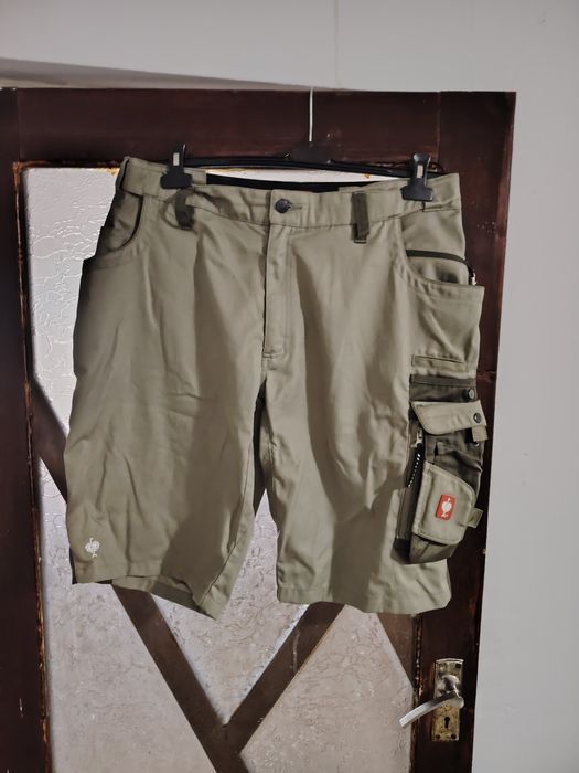 Vînd pantaloni scurți bărbați protecție muncii mărimi M ,L XL 2 Xl  pret 100-150lei