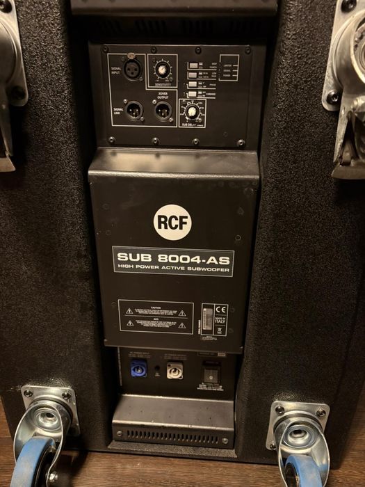 Pereche Subwoofer Activ RCF Sub 8004-AS+Huse si Roti Stare Excelenta