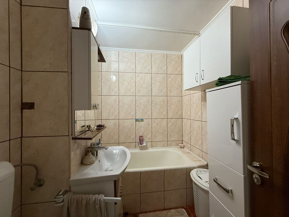 Vand apartament 3 camere zona Careiului