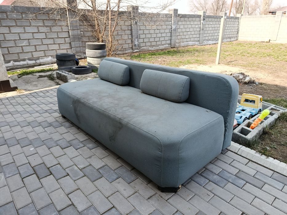 Продам диван б/у на перетяжку
