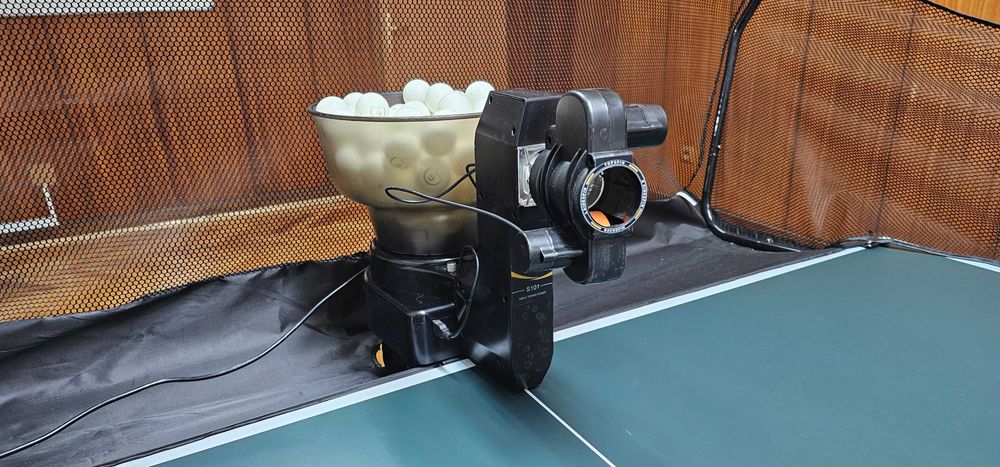 Робот за тенис на маса - тренажор