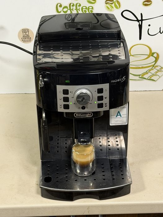 Кафемашина кафе автомат delonghi magnifica S с гаранция