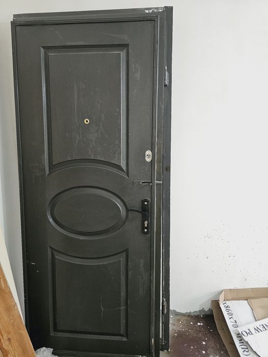 Temir eshik sotiladi