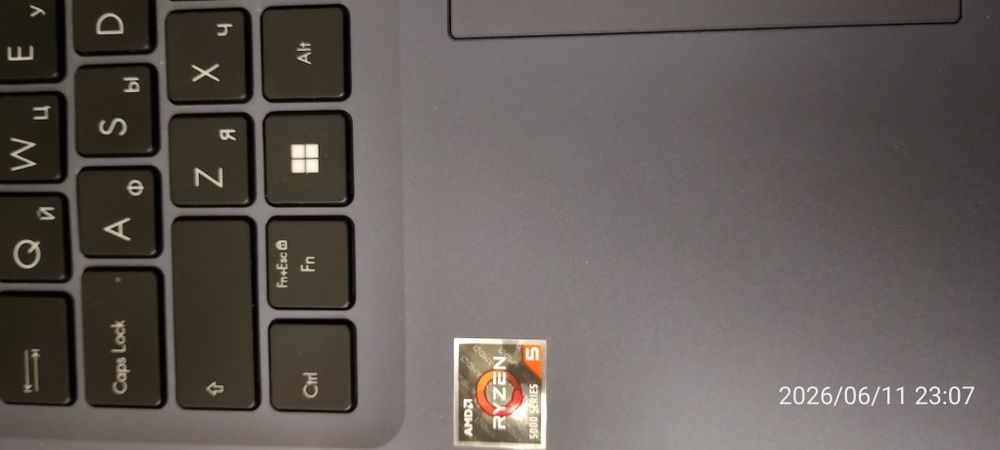 Продам ноутбук Asus vivobook 16