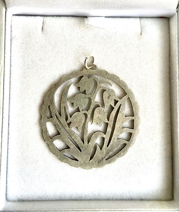 Pandantiv din argint cu motiv floral