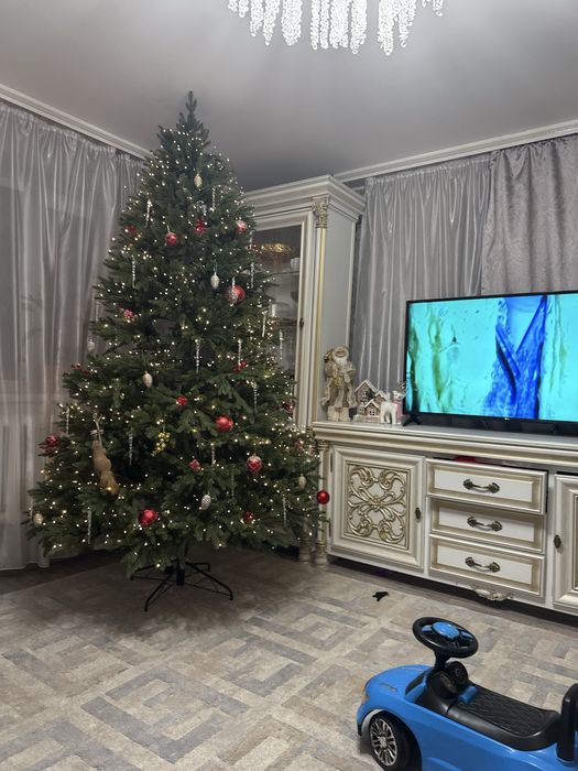 Продам елку полнотью литая