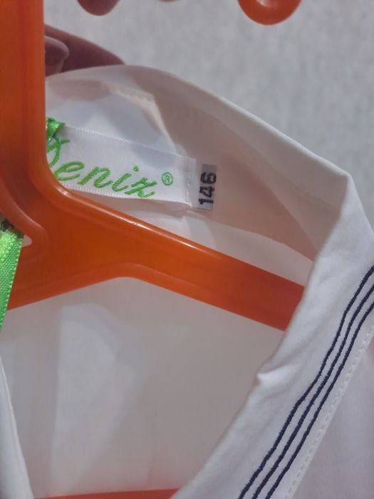 Продам белую блузку