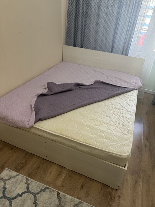Продам кровать с матрасом