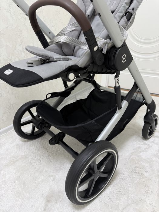 Коляска прогулочная