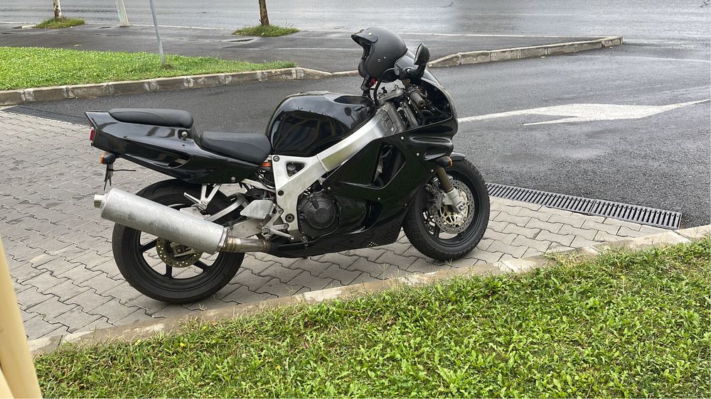 Honda cbr 900 rr fireblade sc28