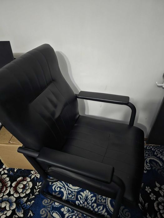 Стол и кресло для компьютера