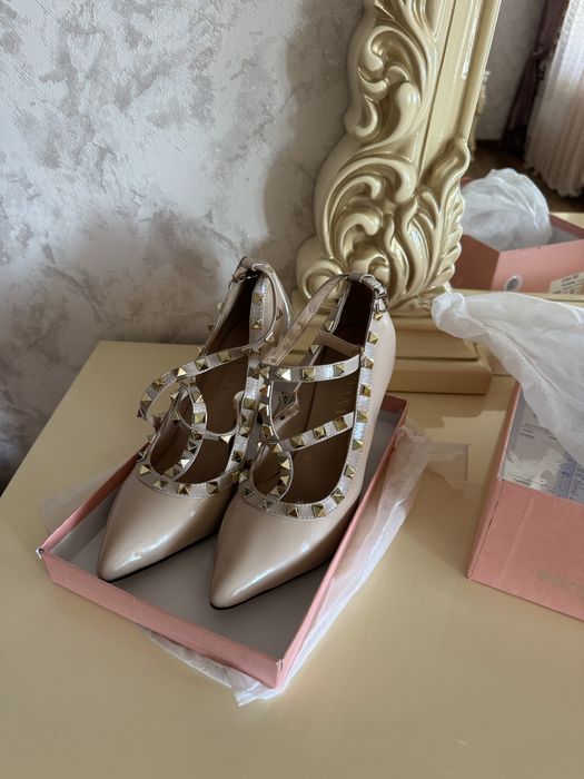 Новый каблук. Цена за 2 туфли