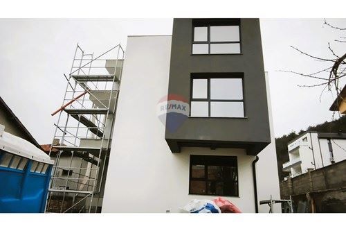 Тристаен апартамент в кв. Виница, гр. Варна ТЕ