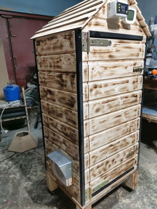 Afumatoare electrica convecție.