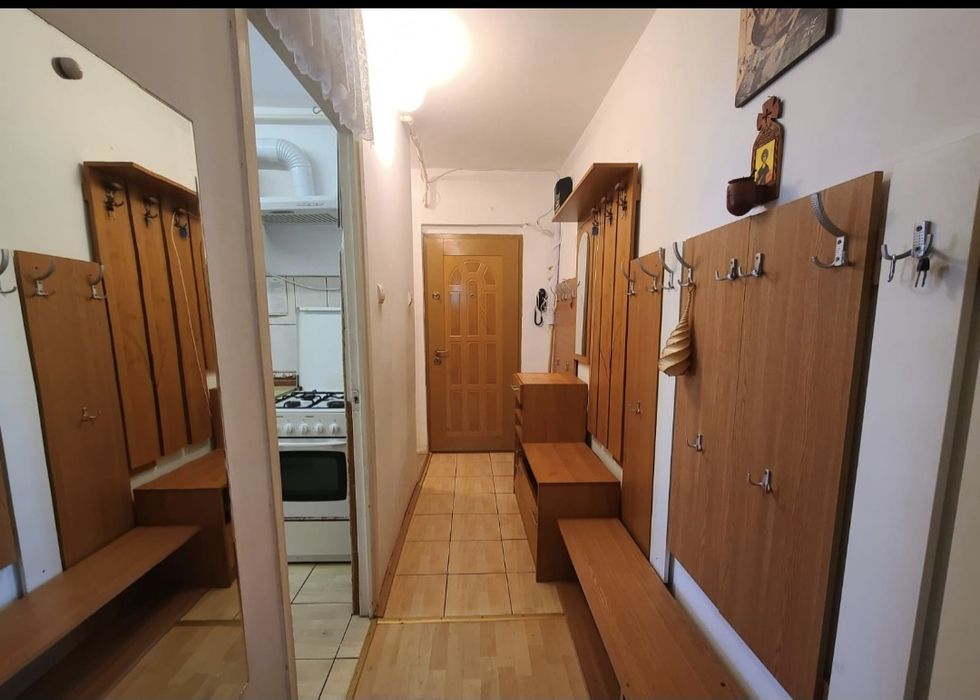 Vand apartament 2 camere, confort 1 sporit, decomandat, etaj 3( 4), Banat, zona Pandurilor, Cantemir,Tudor.