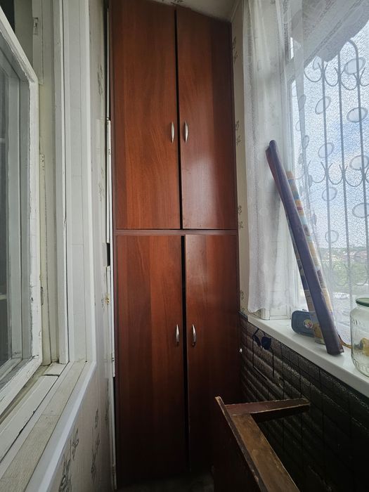 Срочно продаётся 2 шкафа для балкона плюс тумба