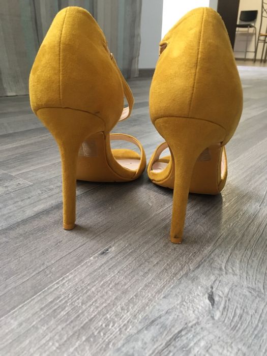 Sandale dama galbene Nr 35